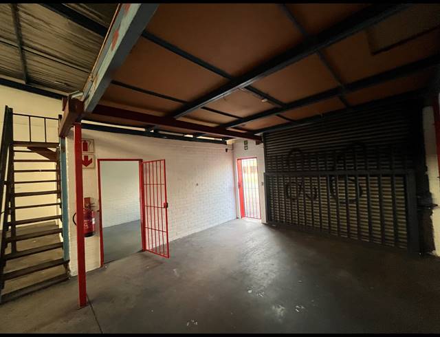 200M² WAREHOUSE TO LET IN EASTLEIGH